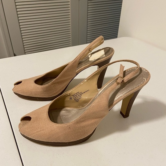 Isaac Mizrahi tan peep toe heels‎ — size 9.5 - Picture 3 of 8